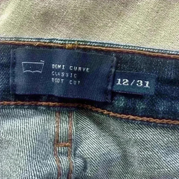 Levi’s Classic Curve Boot Cut Jeans size 12 excellent condition. No flaws. - Picture 12 of 12